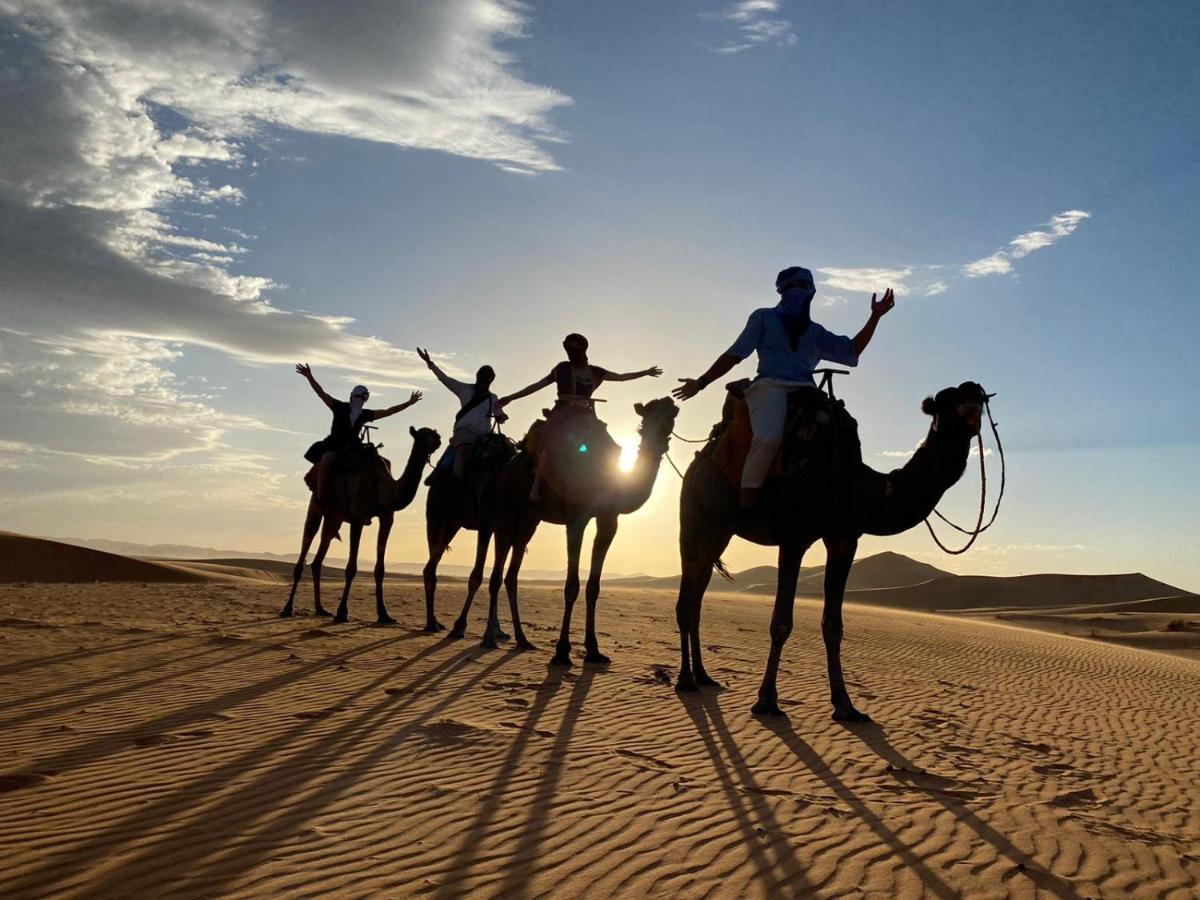 Luxury Trek Desert Camp เมอร์ซูกา ภายนอก รูปภาพ
